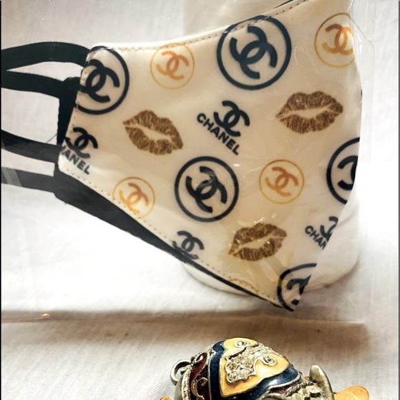 Two Beautiful masks - Picture 1 of 2